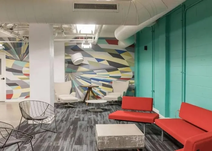 Large 1 Bed Apt In The Heart Of Downtown