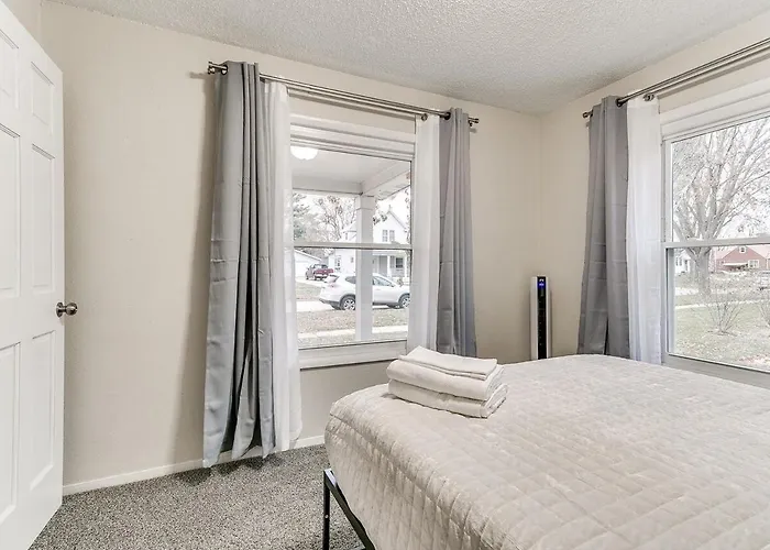Cozy House Near Iowa State Fairgrounds!