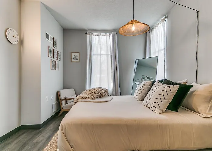 Boho, Walk East Village, Downtown, Free Parking